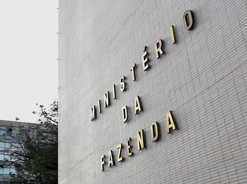 Fim da escala 6x1 ganha apoio de Flávio e Lula foca nos MEI