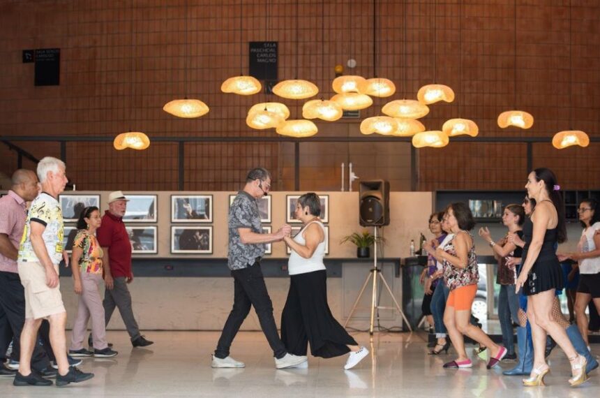 Dança de Salão - Teatro Sérgio Cardoso  Carolina Maria de Jesus