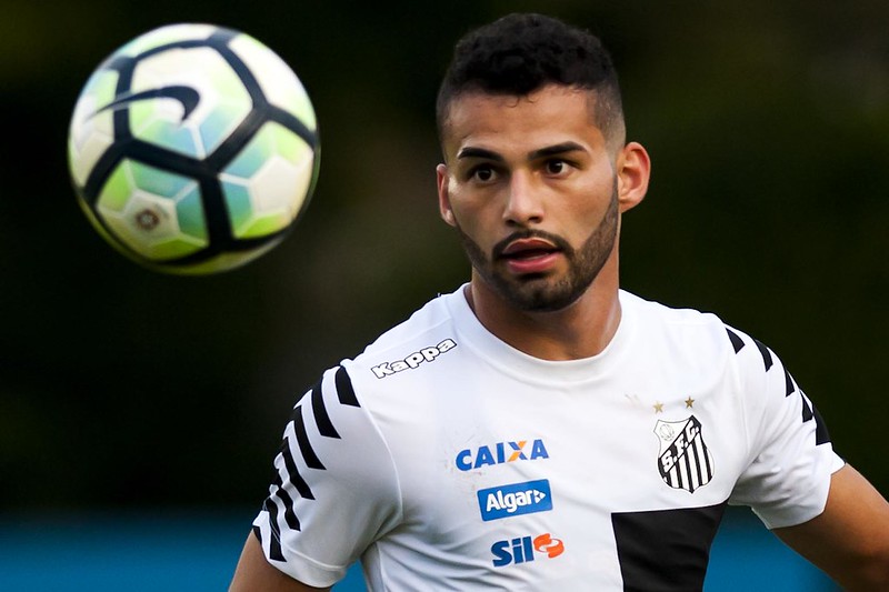 FECHA COM O RIVAL! Santos deve acertar pendências com o Flamengo e fechar com Thiago Maia