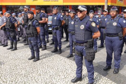 PM prende três homens e recupera carro furtado em Mauá
