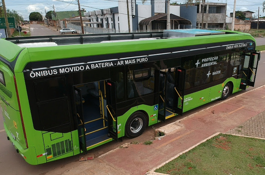Ônibus elétrico BYD D9W em Águas Lindas de Goiás