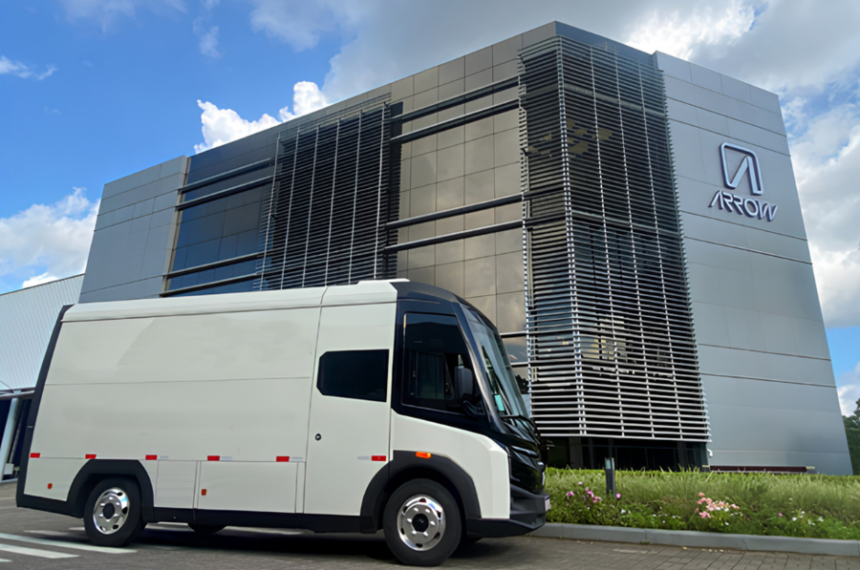 Furgão elétrico Arrow Mobility One dos Correios