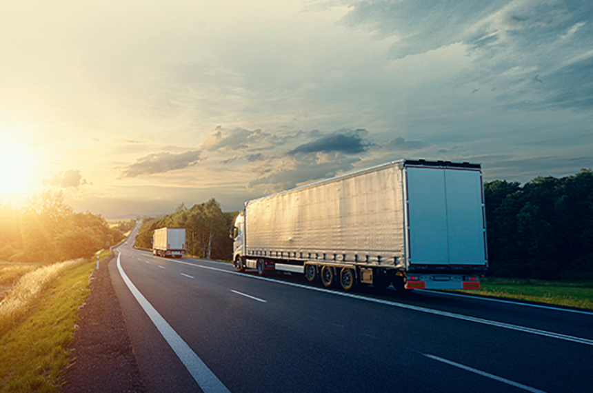 Caminhões na estrada