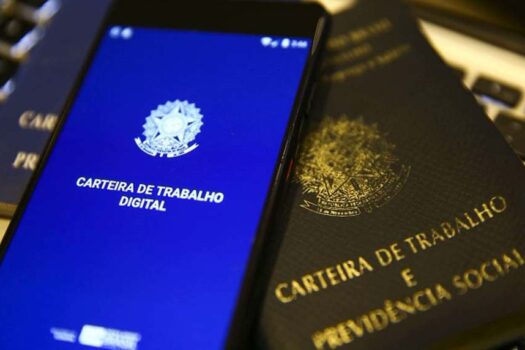 CCJ do Senado aprova PEC que acaba com a escala 6&#215;1
