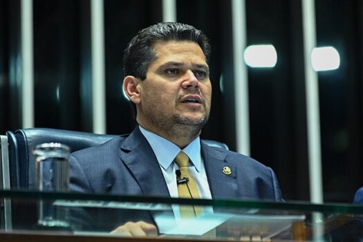 Alcolumbre articula reeleição no Senado e isola ala do PL