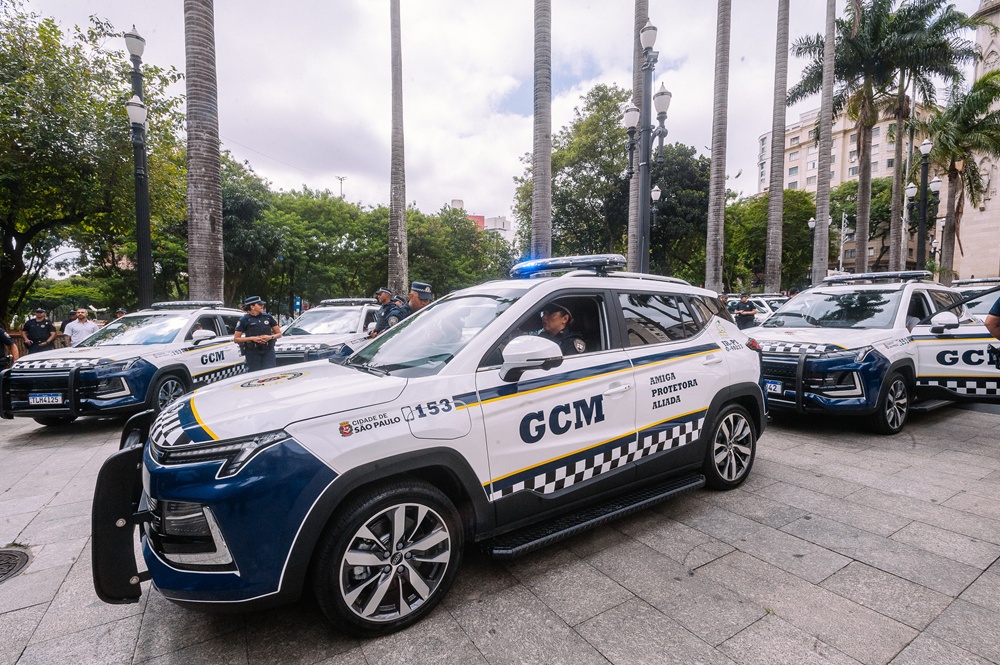 Agentes da GCM realizam parto de urgência em viatura