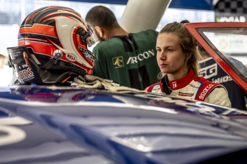 Stock Light - Bruna Tomaselli mira o Top 3 do campeonato - Ricardo Saibro