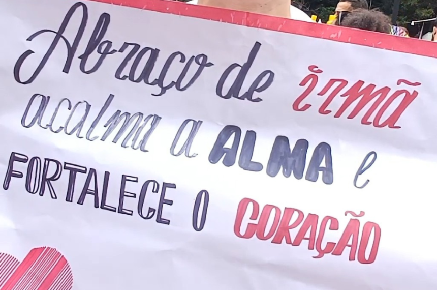 Abraço - parada lgbt 