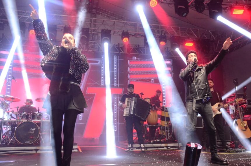 O encerramento da primeira noite de Arraial Solidário foi da dupla Thaeme & Thiago

Eduardo Merlino/PSA