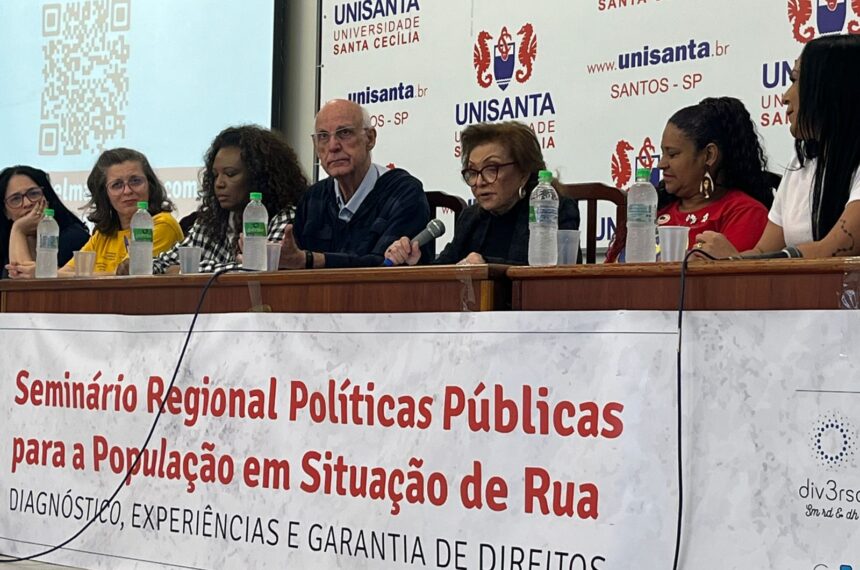 Telma de Souza ao lado do padre Júlio Lancelotti no seminário - Gabriel de Jesus/ABCdoABC