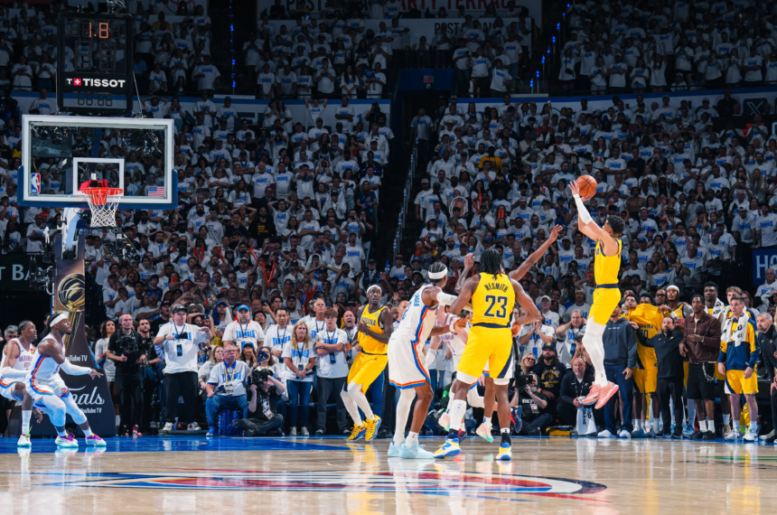 Arremese de Haliburton que roubou o mando de quadra no Jogo 1 da NBA Finals. l Foto: Divulgação/@Pacers