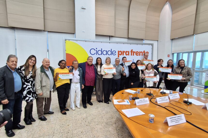 Prefeitura de SBC e Mercedes-Benz entregam R$ 640 mil a instituições assistenciais