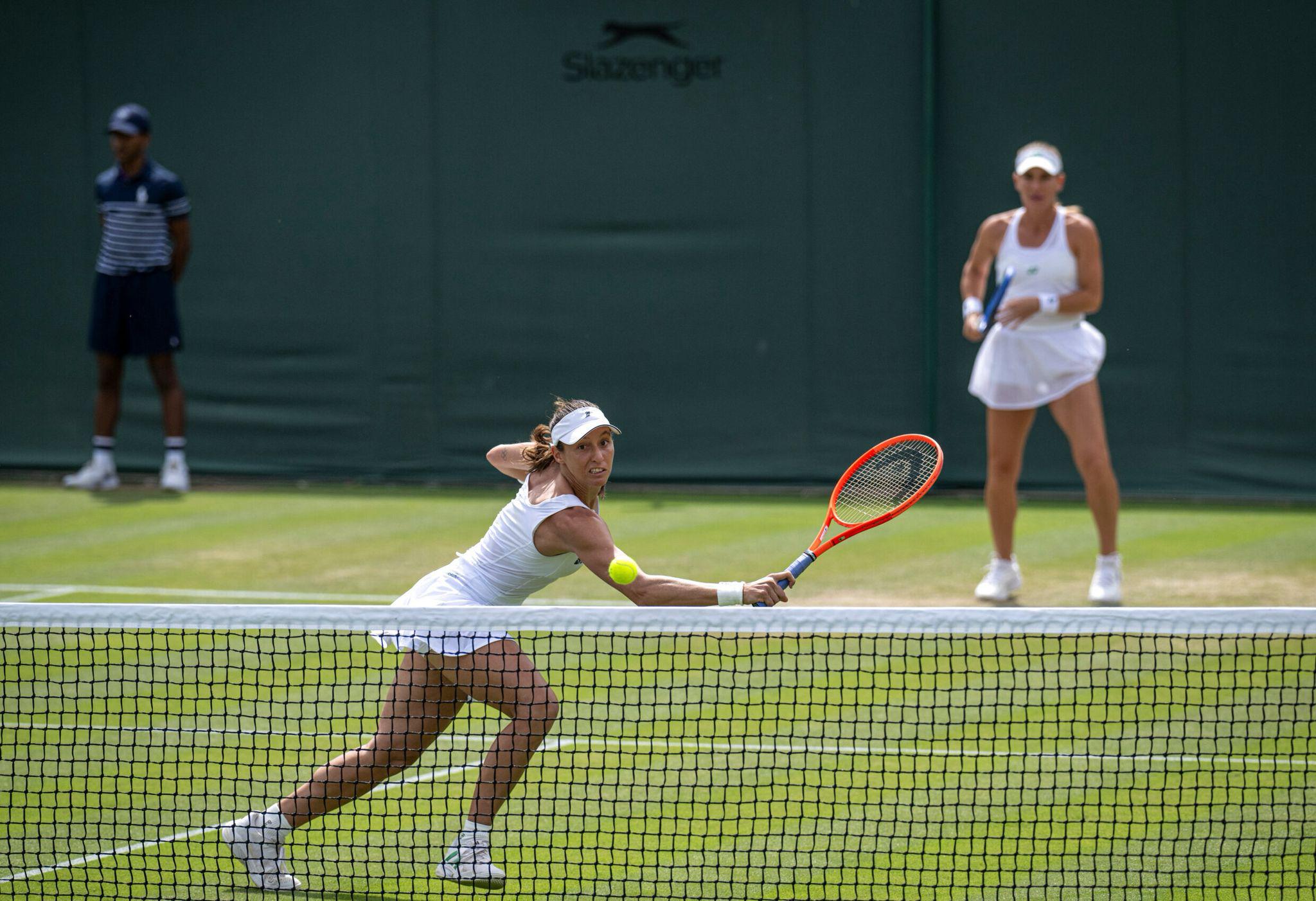 WTA/AELTC Luisa Stefani busca o título de Wimbledon na mítica quadra central nesta quinta-feira nas duplas mistas