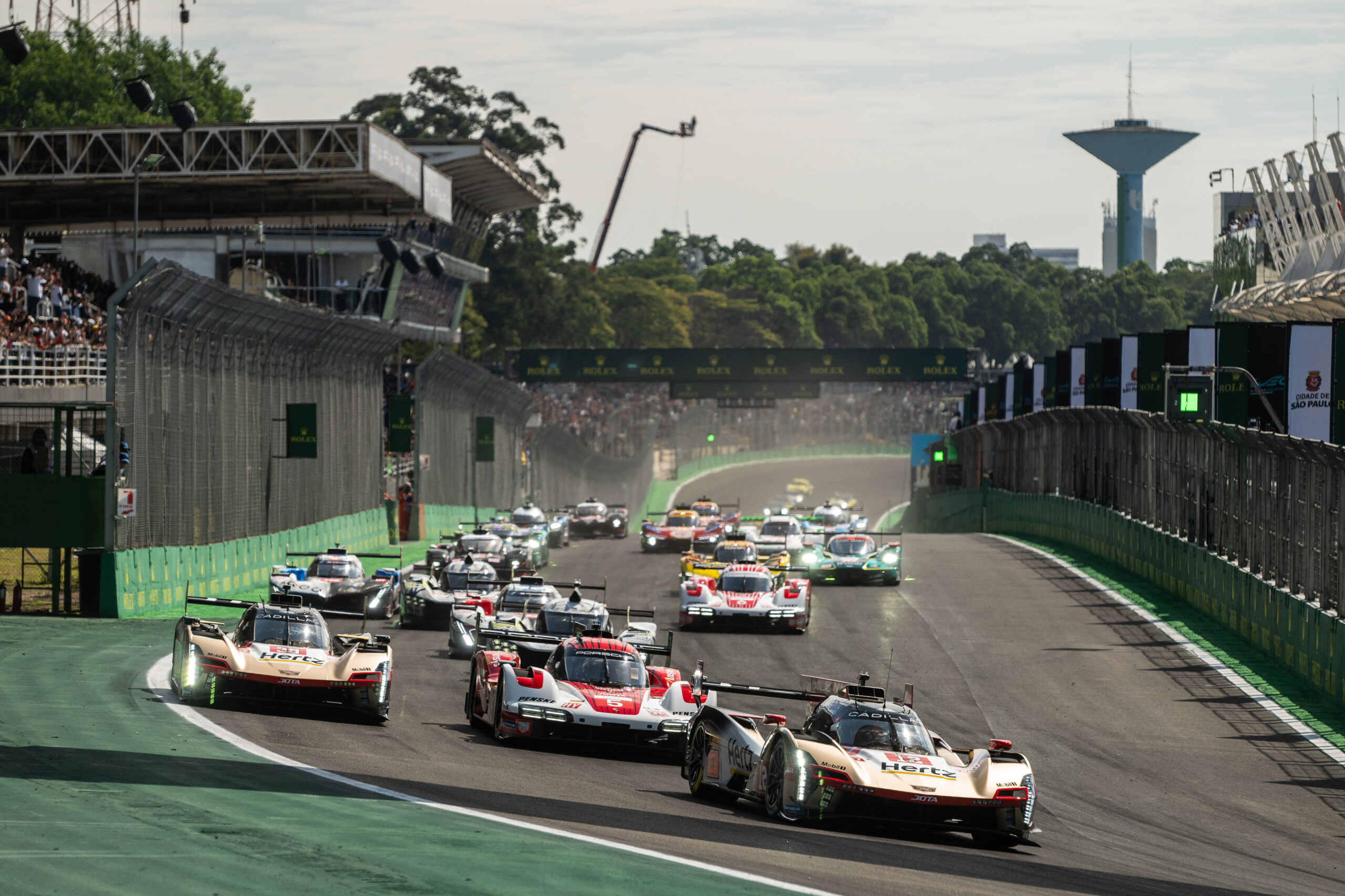 Cadillac #12 supera punição e lidera Rolex 6 Horas de São Paulo na metade