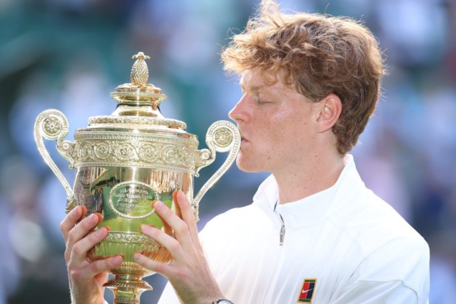Jannik Sinner vence Alcaraz e conquista título inédito de Wimbledon