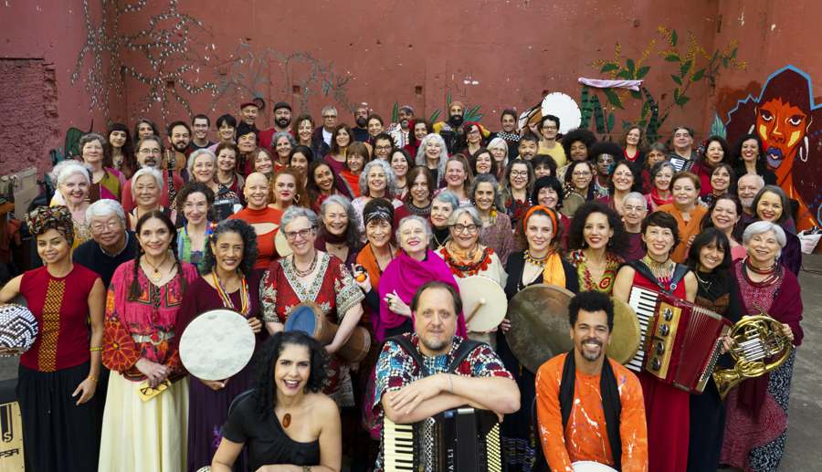 A Magnífica Orchestra de Músicas do Mundo faz show dançante no Sesc Santo André