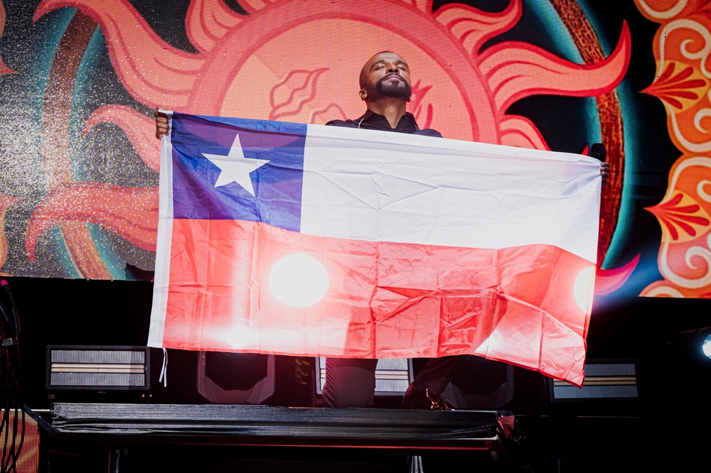 Alexandre Pires lota arena no Chile com “Sus Gran Éxitos Latinos”