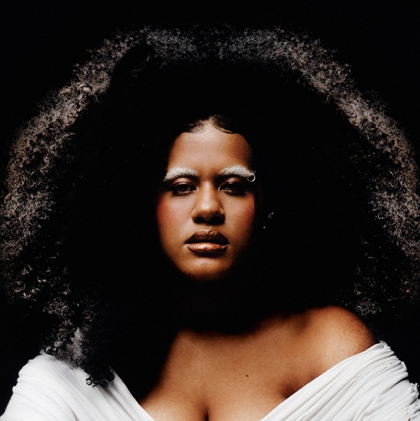 Bebé apresenta “SALVE-SE!” no Sesc Consolação com oficina e show gratuito no Teatro Anchieta