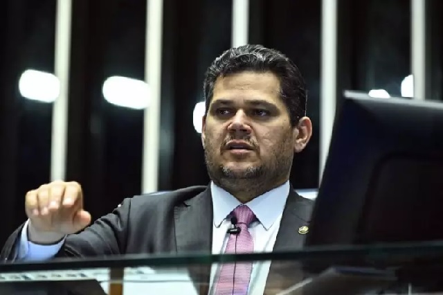 Davi Alcolumbre afirma que promulgará aumento de cadeiras na Câmara se Lula não se manifestar