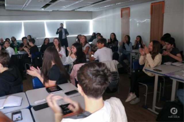 Escola Bilíngue Pueri Domus recebe programa de liderança com acadêmicos da Harvard University