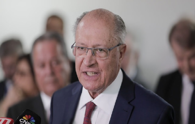 Alckmin se reúne com setores para discutir tarifas dos EUA sobre produtos brasileiros