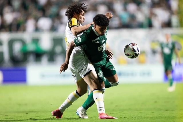 Goiás empata com Criciúma e permanece na segunda posição da Série B