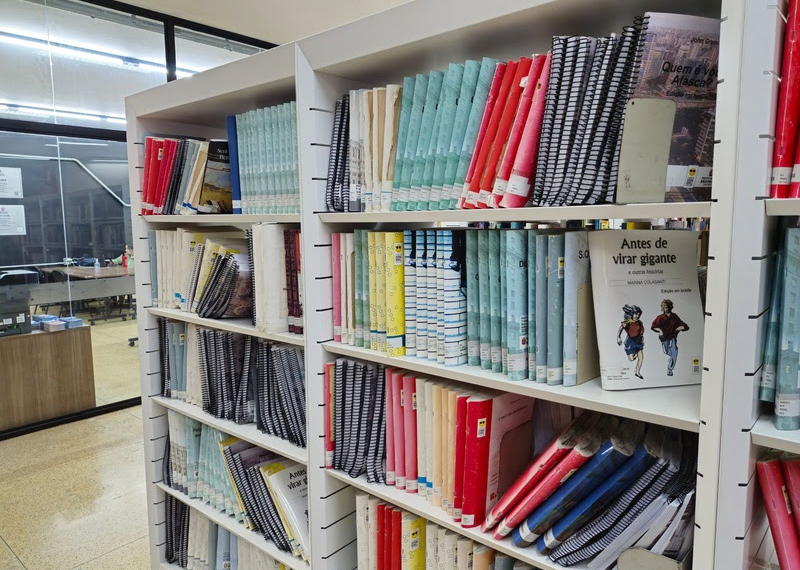 Dia Nacional da Ciência: Biblioteca especializada conta com mais de 2.600 livros no acervo

