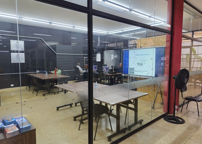 Dia Nacional da Ciência: Biblioteca especializada conta com mais de 2.600 livros no acervo

