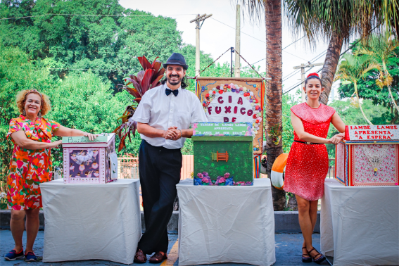 Sesc São Caetano traz magia em miniatura com Teatro Lambe-Lambe e criação de personagens em Teatro de Sombras em julho