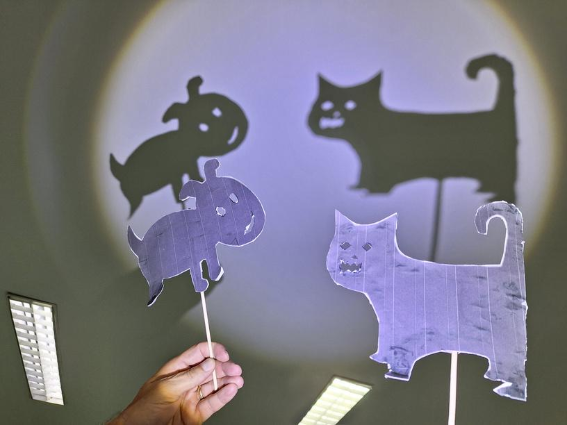 Sesc São Caetano traz magia em miniatura com Teatro Lambe-Lambe e criação de personagens em Teatro de Sombras em julho