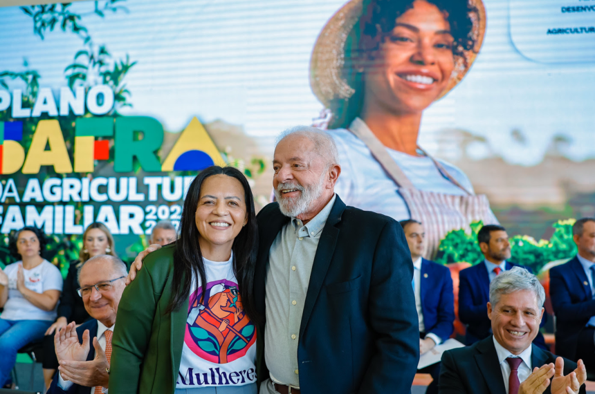 "Tudo o que se planta no Brasil, dá", diz Lula ao lançar Plano Safra com o maior volume de recursos para a agricultura familiar
