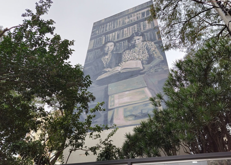 Dia Nacional da Ciência: Biblioteca especializada conta com mais de 2.600 livros no acervo

