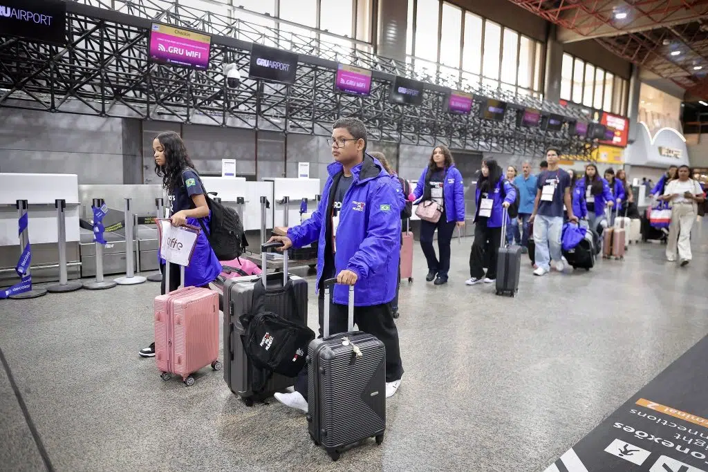 Prontos pro Mundo: 79 estudantes desembarcam em Guarulhos nesta terça e quarta-feira