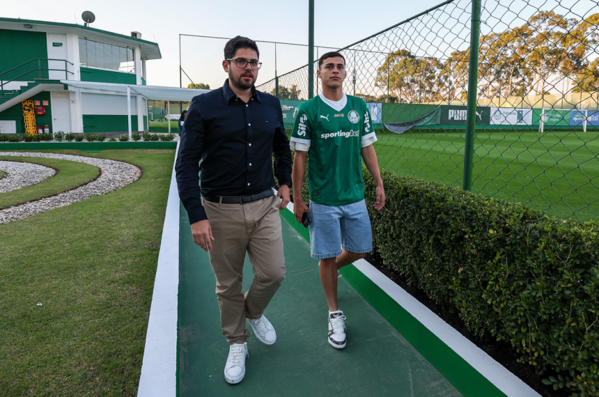 Palmeiras oficializa contratação de Ramón Sosa, ex-Nottingham Forest