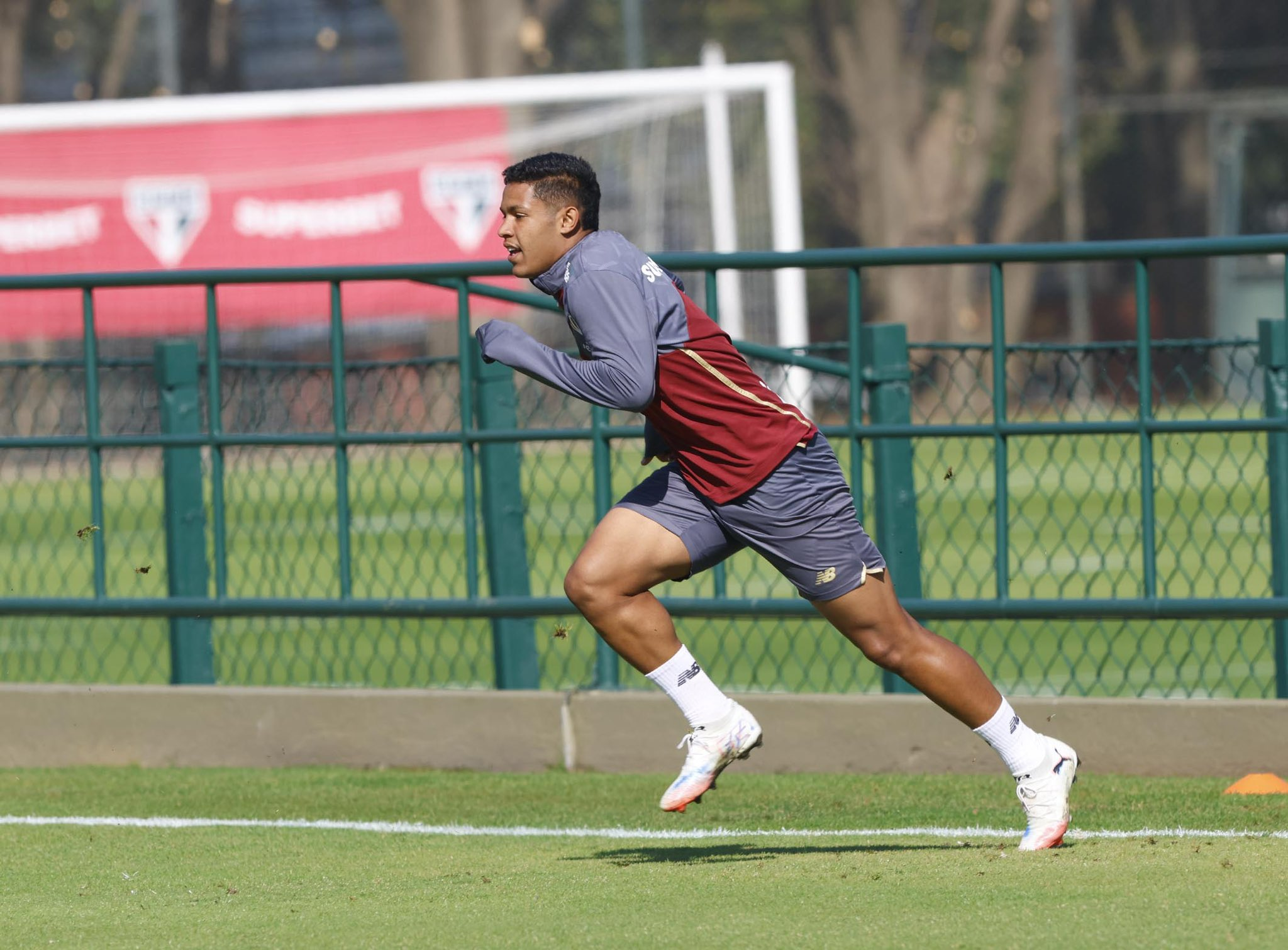 Ryan Francisco sofre lesão grave no joelho e desfalca o São Paulo por tempo indeterminado