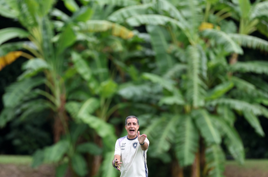 Fortaleza encaminha acordo com Renato Paiva após demissão de Vojvoda