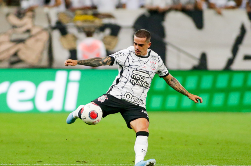 Corinthians quer Fagner em 2026, mas Cruzeiro negocia compra