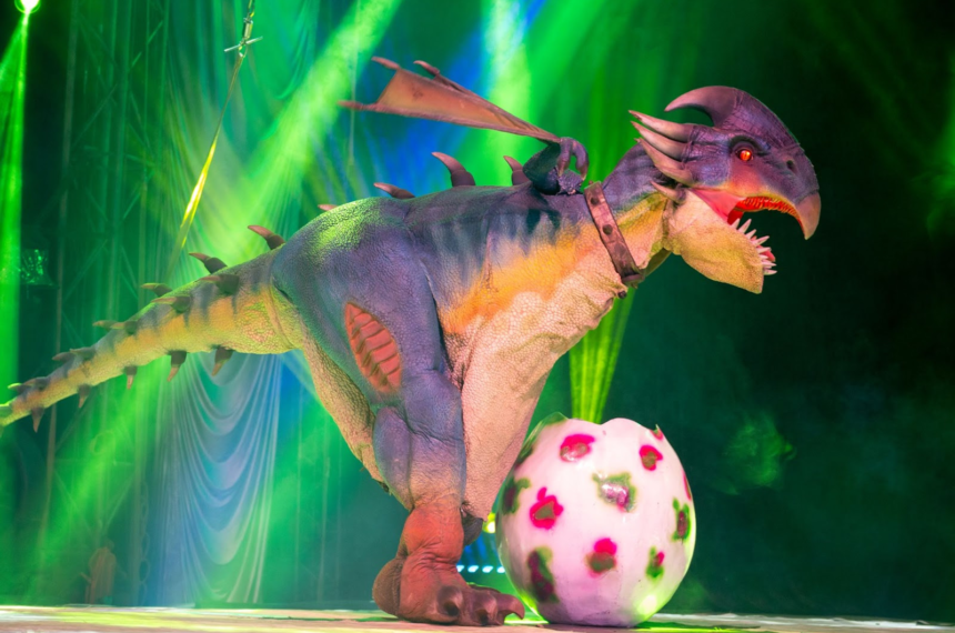 De dinossauros animatrônicos às navegações do marinheiro Simbad, agosto é o mês da aventura n’O Mundo do Circo SP