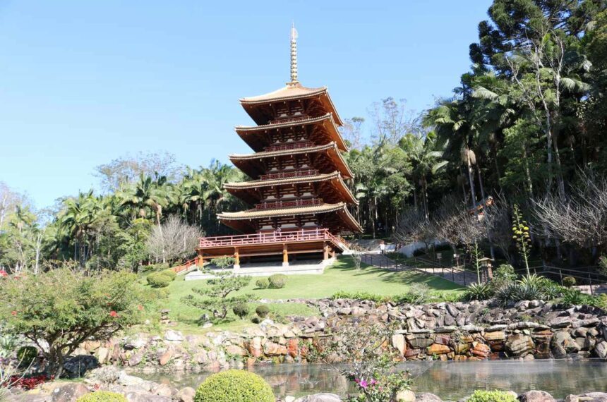 Kannon Bodisatva - Torre de Miroku - Turismo em RibeirãoPires