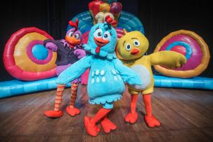 A Galinha Pintadinha e sua turma invadem o Teatro J Safra no mês de julho com música, cor e diversão