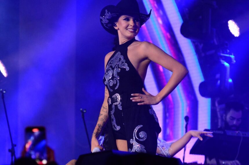 Ana Castela - Turma da Boiadeirinha