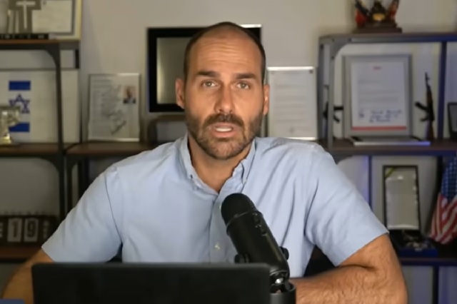 PF indicia Bolsonaro e Eduardo por suspeita de tentativa de obstruir julgamento