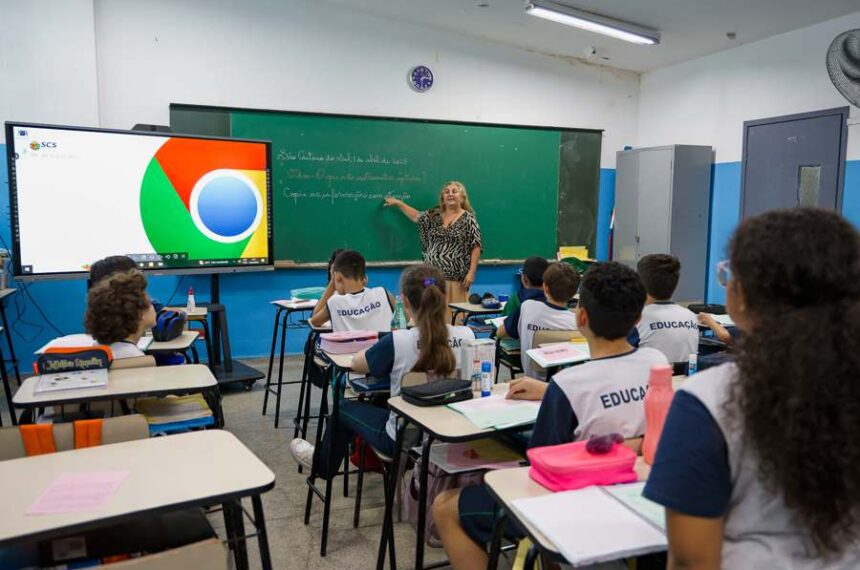 Inteligência artificial nas escolas exige mediação direta