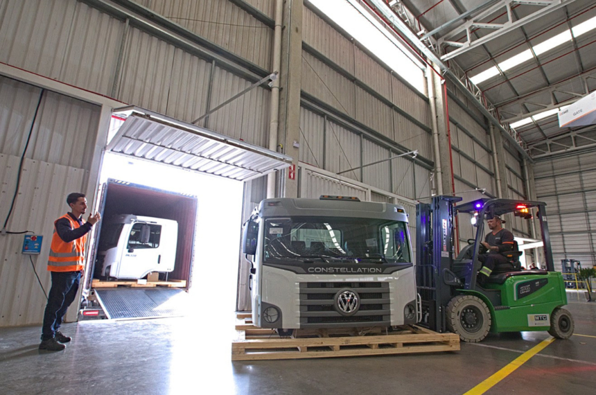 Centro de exportações da fábrica da Volkswagen em Resende (RJ) - Logística Elétrica