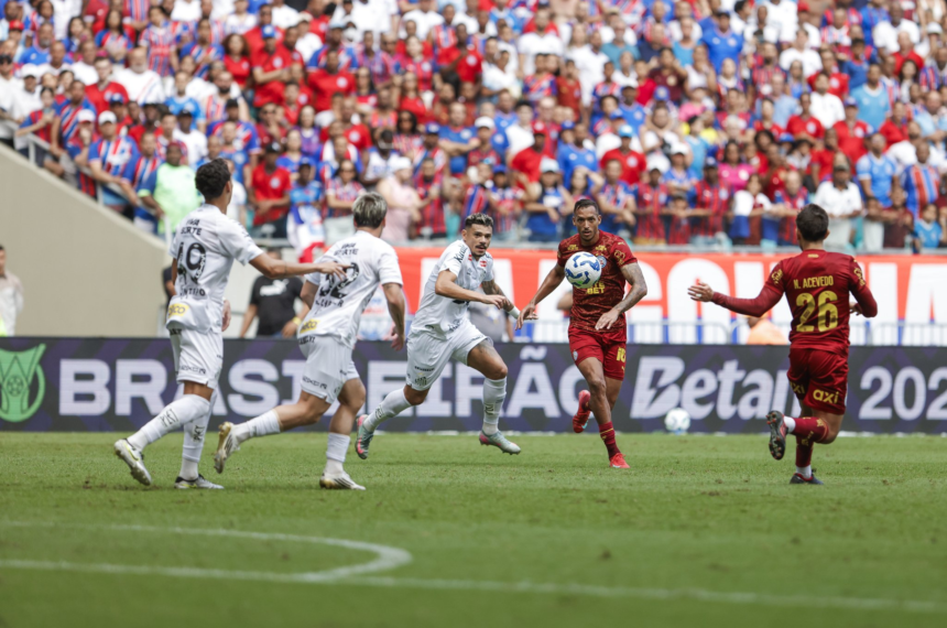 Ancelotti vê Bahia vencer o Santos com golaço na Fonte Nova