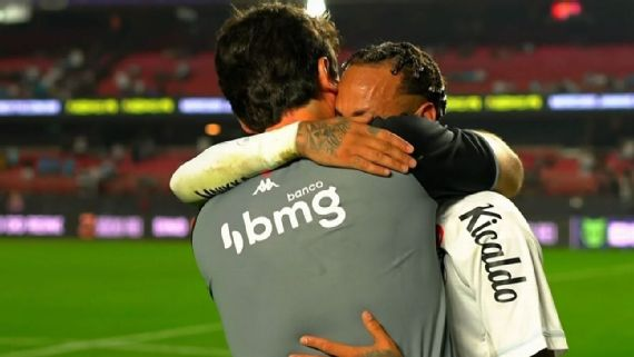 Com choro de Neymar, Vasco aplica goleada histórica e sai do Z-4