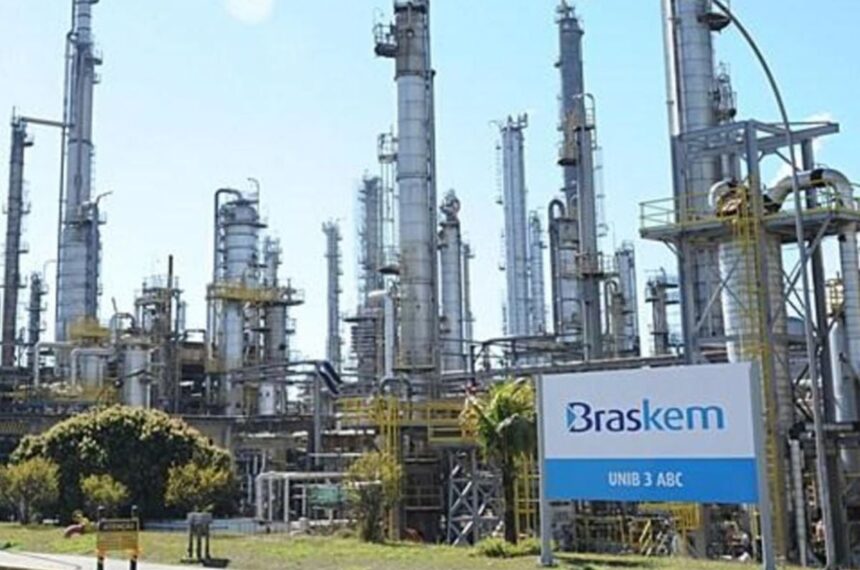 Ações da Braskem caem com incerteza global e riscos locais
