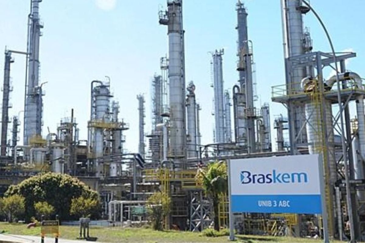 Ações da Braskem caem com incerteza global e riscos locais