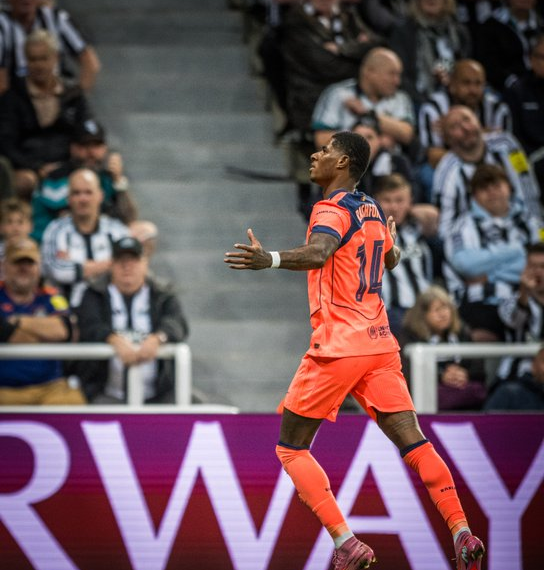 Rashford brilha, marca duas vezes e Barcelona bate Newcastle