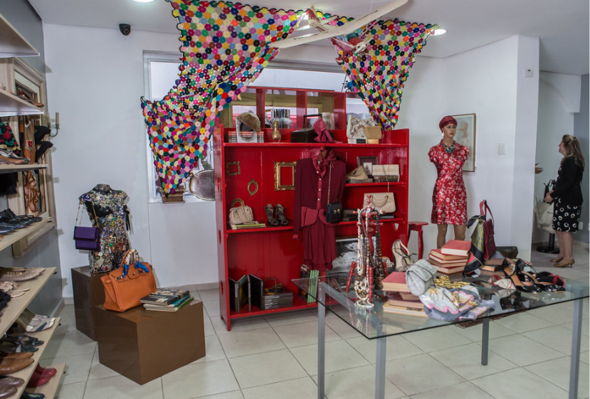 Roupas e sapatos são os mais buscados em brechós, diz Sebrae